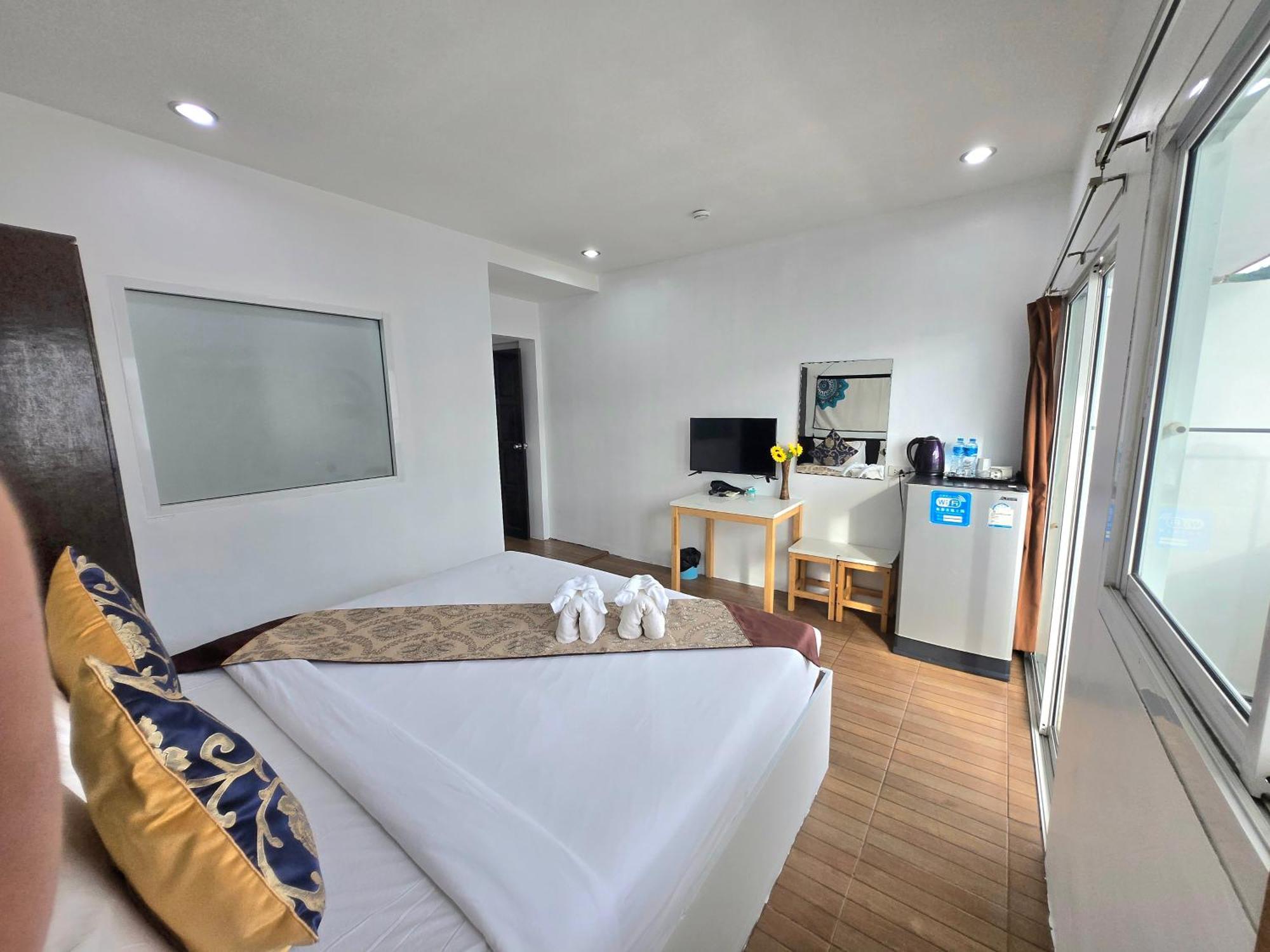 Happy 99 Guest House Patong Exterior foto
